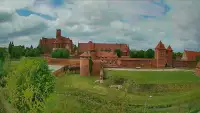 Widok na XIII wieczny zamek Krzyżacki - jedną z największych atrakcji Malborka