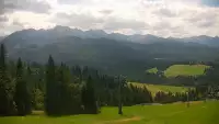 Widok na kolej i panoramę Tatr z Ośrodka Narciarskiego MAŁE CICHE.