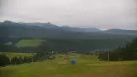 Widok na kolej i panoramę Tatr z Ośrodka Narciarskiego MAŁE CICHE.
