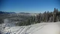 Widok na kolej i panoramę Tatr z Ośrodka Narciarskiego MAŁE CICHE.