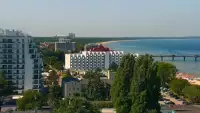 Widok na deptak i Plażę w MIĘDZYZDROJACH