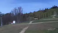 Widok na górny odcinek trasy zjazdowej i kolej linową w Nowej Osadzie w Wiśle.