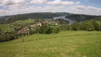 Malowniczy widoczek na Jezioro Solińskie w Bieszczadach.