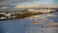 Obraz z kamery na żywo na stację narciarską Rusin-ski oraz panoramę Tatr.