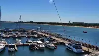 Kamera a z niej obraz na drewniane molo w Sopocie.