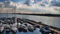 Kamera a z niej obraz na drewniane molo w Sopocie.