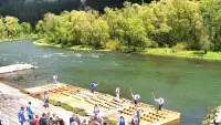 Szczawnica i widok na Dunajec i tratwy flisaków.