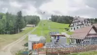 Widok z dolnej stacji w Ośrodku narciarskim w Spytkowicach w powiecie nowotarskim