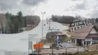 Widok z dolnej stacji w Ośrodku narciarskim w Spytkowicach w powiecie nowotarskim