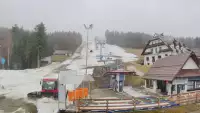 Widok z dolnej stacji w Ośrodku narciarskim w Spytkowicach w powiecie nowotarskim