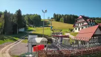 Widok z dolnej stacji w Ośrodku narciarskim w Spytkowicach w powiecie nowotarskim
