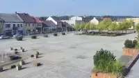 Kamera w centrum Starachowic z widokiem na odnowiony rynek.