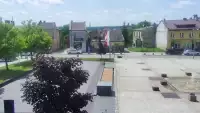 Kamera w centrum Starachowic z widokiem na odnowiony rynek.