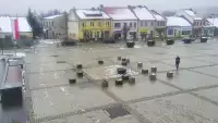 Kamera w centrum Starachowic z widokiem na odnowiony rynek.