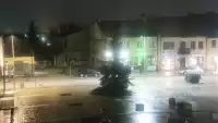 Kamera w centrum Starachowic z widokiem na odnowiony rynek.