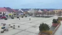 Kamera w centrum Starachowic z widokiem na odnowiony rynek.