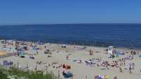 Stegna kamera bulwar, plaża i morze.