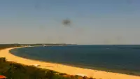 Kamery nad morzem na szeroką plażę i falochrony w Świnoujściu.