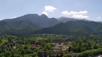 Widok na panoramę gór ze stacji narciarskiej Polana Szymoszkowa