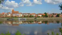 Ciekawe ujęcie na miasto Toruń z kamery zamieszczonej nad rzeką Wisłą.