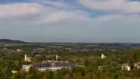 W oddali widzimy kolej linową Czantoria, a po prawej stronie Małą Czantorię Poniwiec.