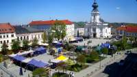 Widok na rynek w Wadowicach z kamery obrotowej.