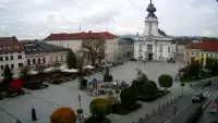 Widok na rynek w Wadowicach z kamery obrotowej.