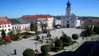Widok na rynek w Wadowicach z kamery obrotowej.