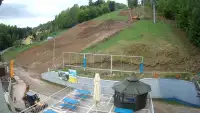Widok na bramki i kolej linową w SOSZOWIE.