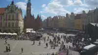 Wrocław - widok na rynek główny we Wrocławiu z kamery stałej.