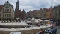 Wrocław - widok na rynek główny we Wrocławiu z kamery stałej.