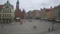 Wrocław - widok na rynek główny we Wrocławiu z kamery stałej.