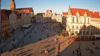 Wrocław - widok na rynek główny we Wrocławiu z kamery stałej.