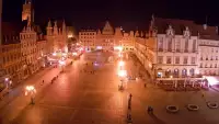 Wrocław - widok na rynek główny we Wrocławiu z kamery stałej.