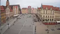 Wrocław - widok na rynek główny we Wrocławiu z kamery stałej.