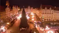 Wrocław - widok na rynek główny we Wrocławiu z kamery stałej.