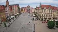 Wrocław - widok na rynek główny we Wrocławiu z kamery stałej.