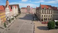 Wrocław - widok na rynek główny we Wrocławiu z kamery stałej.