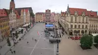 Wrocław - widok na rynek główny we Wrocławiu z kamery stałej.