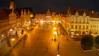 Wrocław - widok na rynek główny we Wrocławiu z kamery stałej.