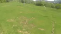 Obrotowa kamera live zainstalowana powyżej dolnej stacji czteroosobowej kolei linowej