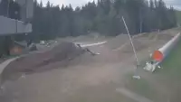 Kamera prezentuje obraz na żywo ze szkółki narciarskiej w Istebnej.