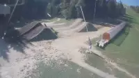 Kamera prezentuje obraz na żywo ze szkółki narciarskiej w Istebnej.