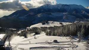 Obraz na żywo z górnej stacji ośrodka narciarskiego Bachledka Ski&Fun.