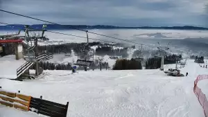 Widok na jedną z tras narciarskich - Kotelnica I oraz na wspaniałe szczyty Tatr