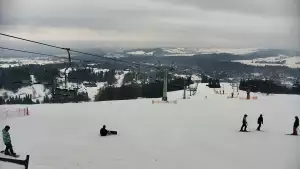 Widok na jedną z tras narciarskich - Kotelnica I oraz na wspaniałe szczyty Tatr