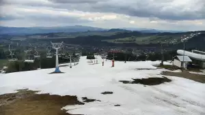 Widok na jedną z tras narciarskich - Kotelnica I oraz na wspaniałe szczyty Tatr