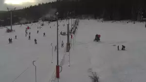 Czarna Góra Resort - widok na trasy zjazdowe oraz wyciąg.