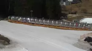 Czarna Góra Resort - widok na trasy zjazdowe oraz wyciąg.