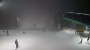 Widok z Kamery na górną trasę narciarską w Czarnym Groniu